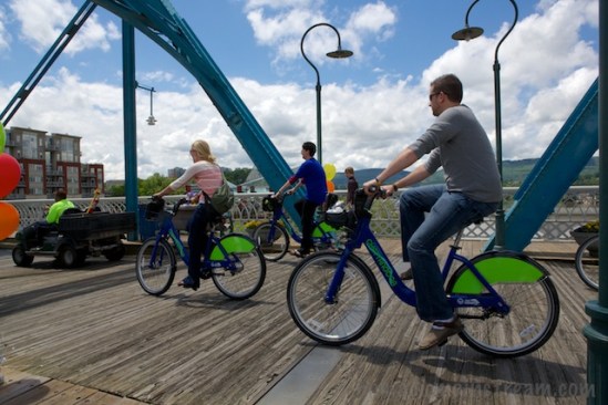 The parade opened with the rental bikes available all over the city at convenient locations